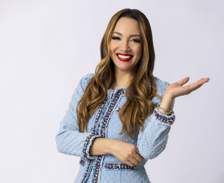 Yaneli Sosa Presenta el Libro “Hispanas Influyentes”