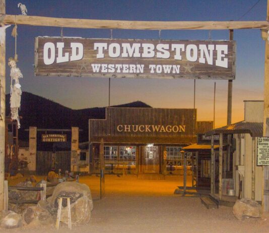 Tombstone: Revive el Lejano Oeste