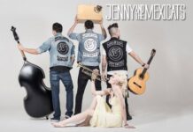 Jenny and The Mexicats Junto a Santa Pachita