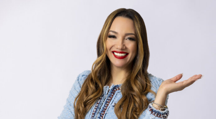 Yaneli Sosa Presenta el Libro “Hispanas Influyentes”