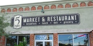 Buena Comida en 5 Points Market and Restaurant 5 Points