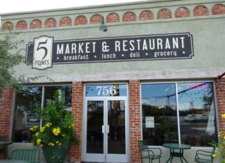 Buena Comida en 5 Points Market and Restaurant 5 Points